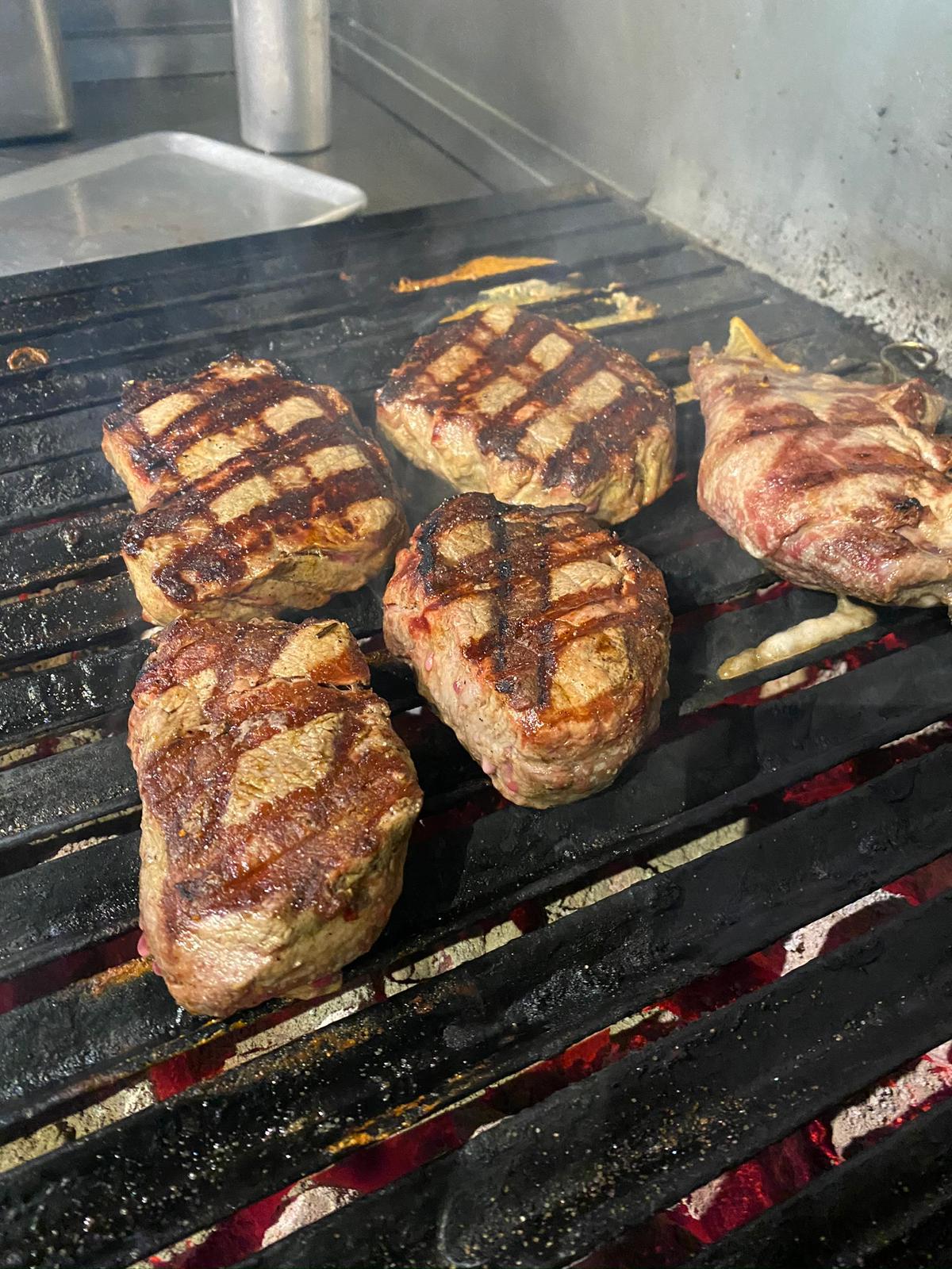 Steaks auf dem Grill